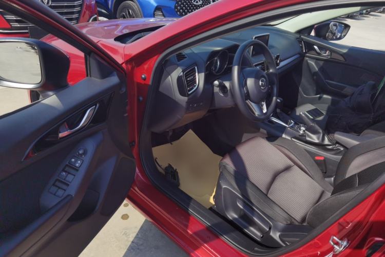 Used Mazda Mazda 3 Axela 2016 Hatchback 1.5L Automatic Luxury Model