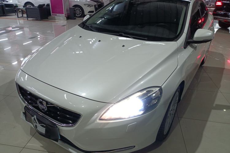 Used Volvo V40 2016 T3 Zhiyi Edition
