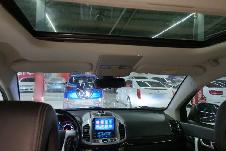 Used Chevrolet Captiva 2015 2.4L 4x4 Flagship Edition 7-Seater
