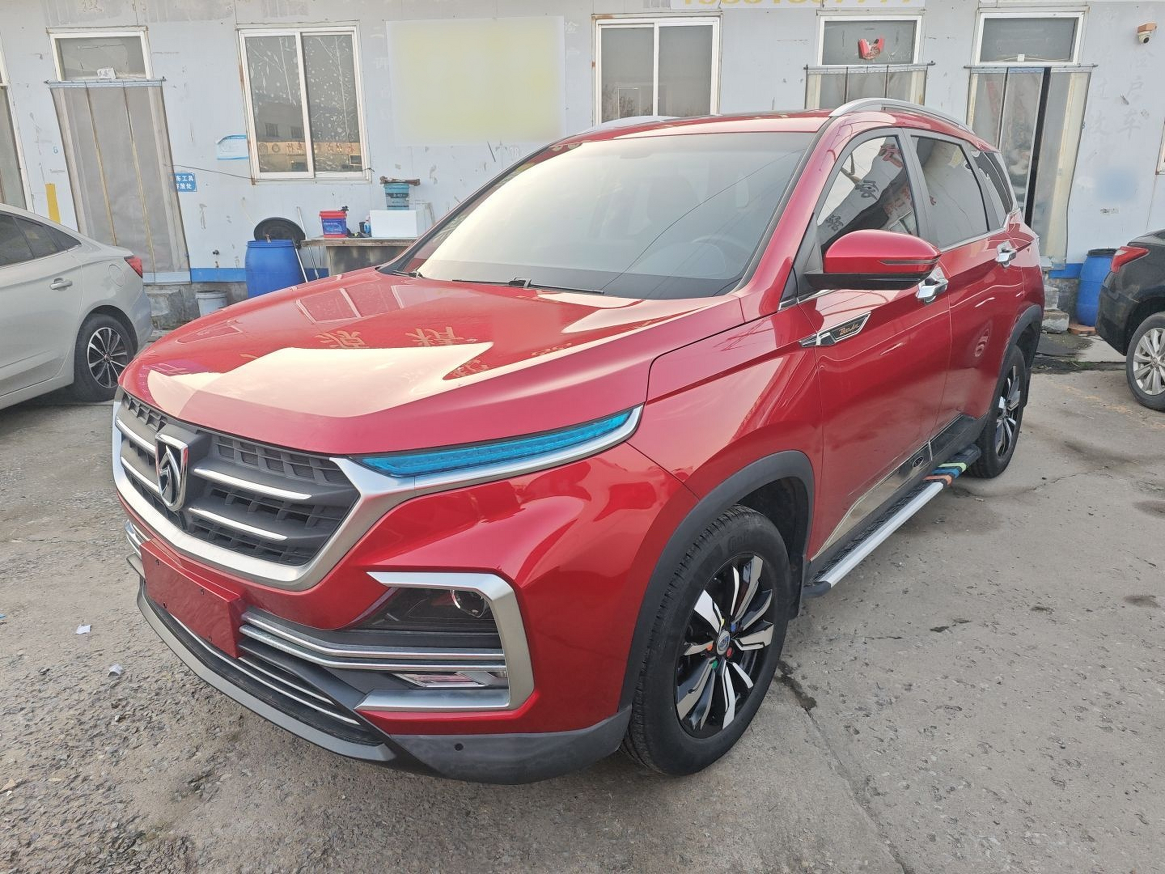 Под передней частью автомобиля