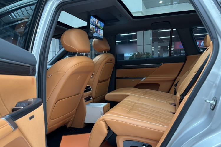 Used  eπ008 2025 210Max Range-Extended Version 5 Seats