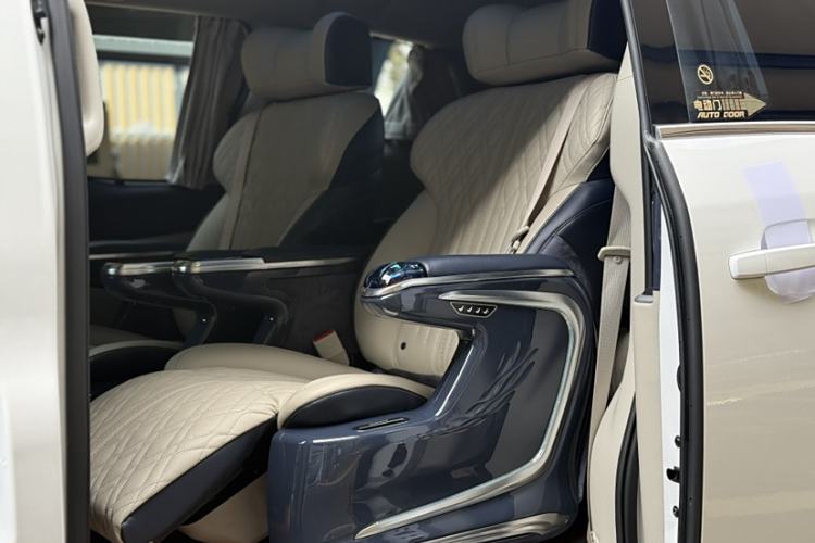 Used Buick GL8 2022 Land Cruiser Executive Class 652T Comfort Model
