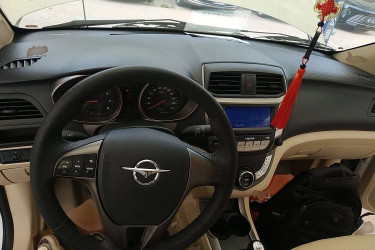 Used Haima M3 2014 1.5L manual Comfort trim level
