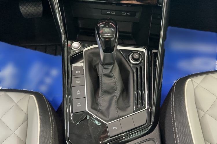 Used Volkswagen Tayron 2024 300TSI Two-Wheel-Drive Luxury Plus Advanced Version
