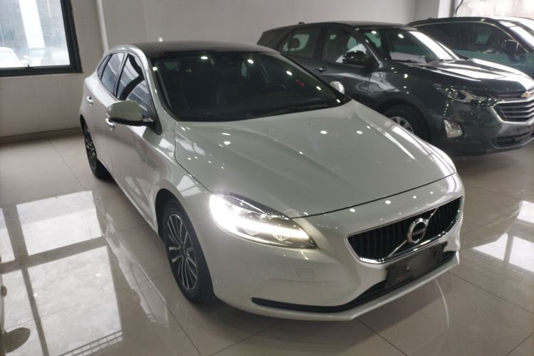 Used Volvo V40 2018 T3 Zhiyi Edition
