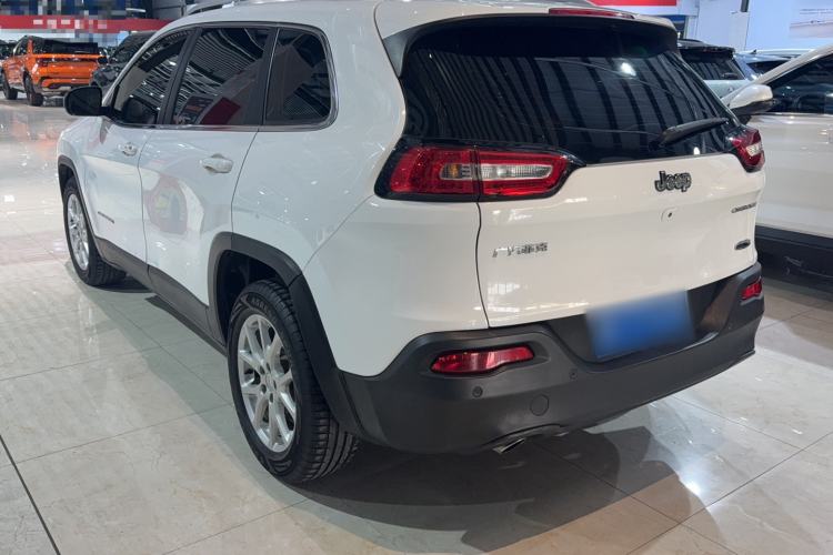 Used  Cherokee 2016 2.0L Superior Edition
