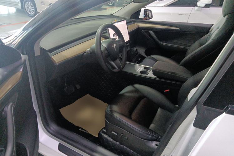 Used Tesla Model Y 2021 Long-Range All-Wheel-Drive Version