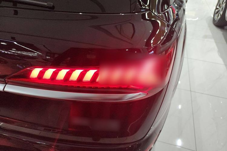 Used Audi Q7 2022 55 TFSI quattro S line Sport model
