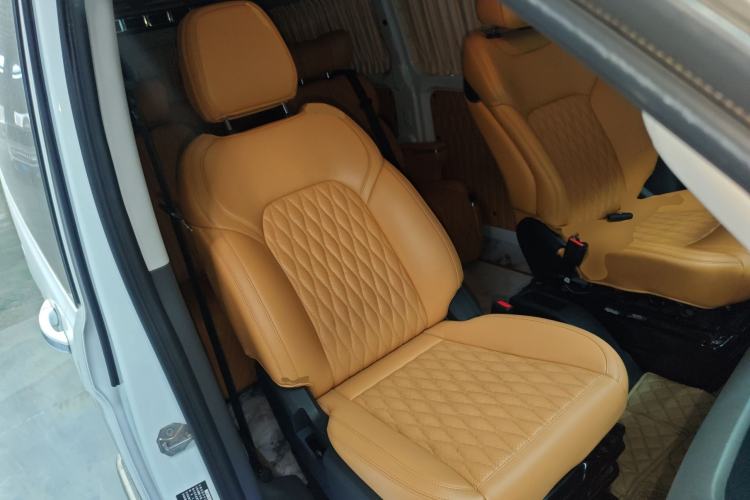 Used Ford Transit 2023 2.0T Gasoline Automatic Multi-Purpose Commercial Vehicle Mid-Drive Low-Roof Design 5/6 Seats
