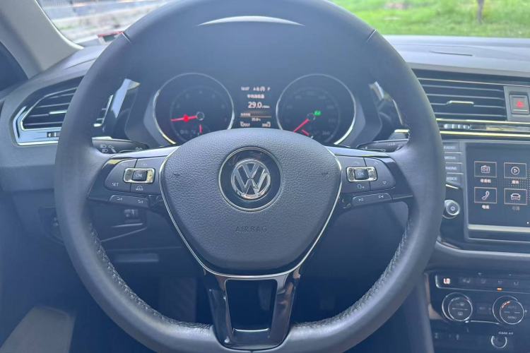 Used Volkswagen Tiguan L 2018 330TSI Automatic Two-Wheel Drive Luxury Edition
