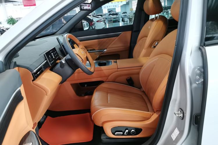 Used  eπ008 2025 210Max Range-Extended Version 5 Seats