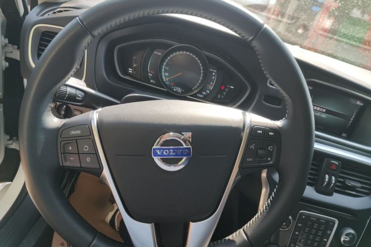 Used Volvo V40 2019 T3 Zhiyi Edition
