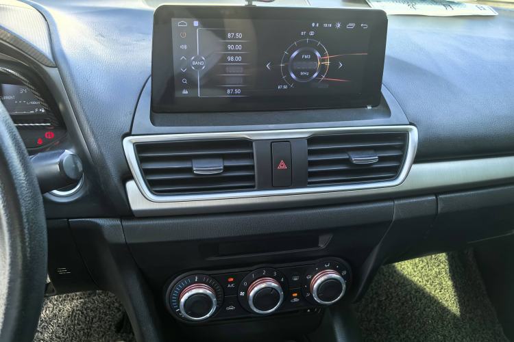 Used Mazda Mazda 3 Axela 2014 Sedan 1.5L Automatic Comfort Model
