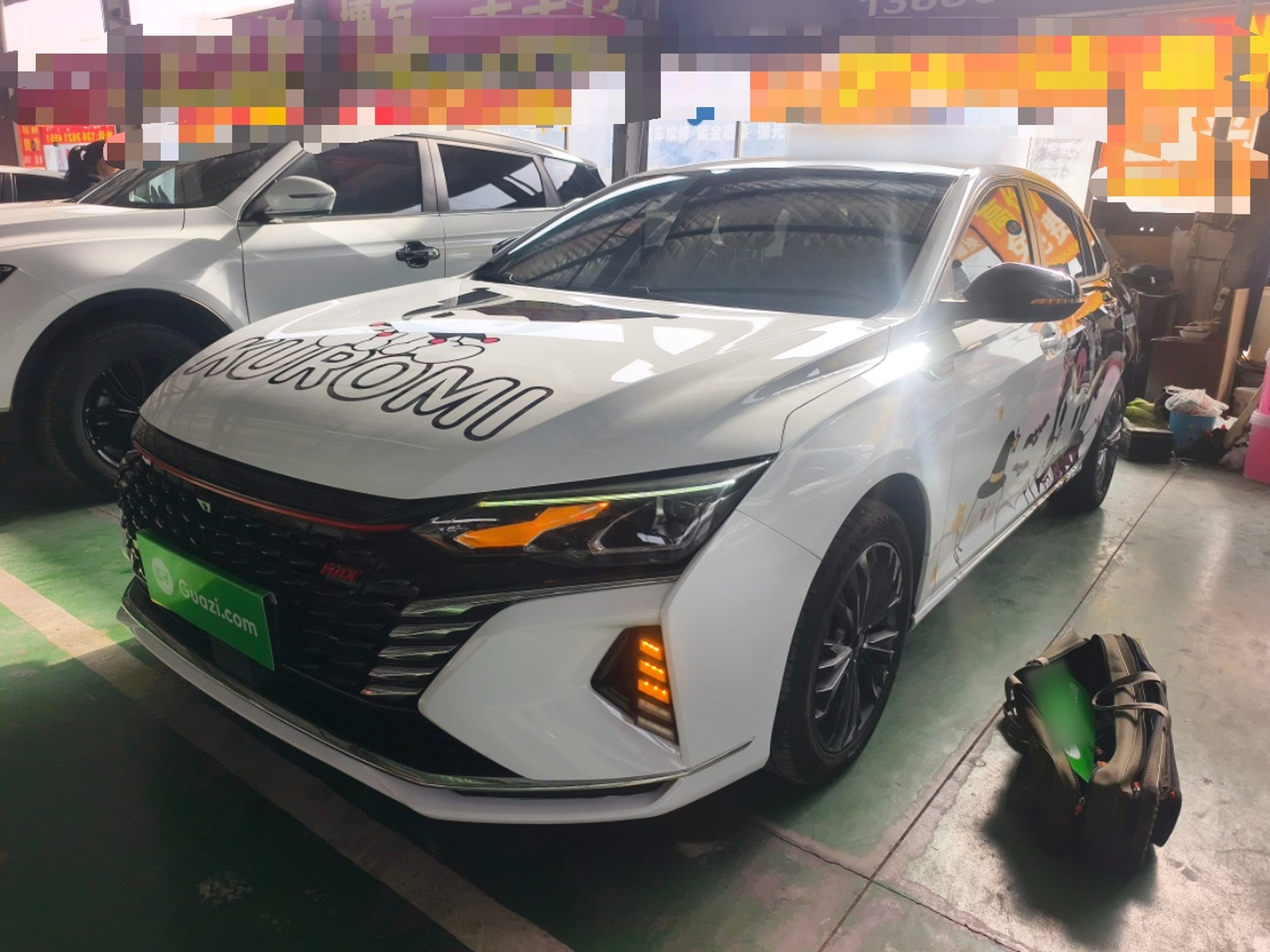 تحت مقدمة السيارة