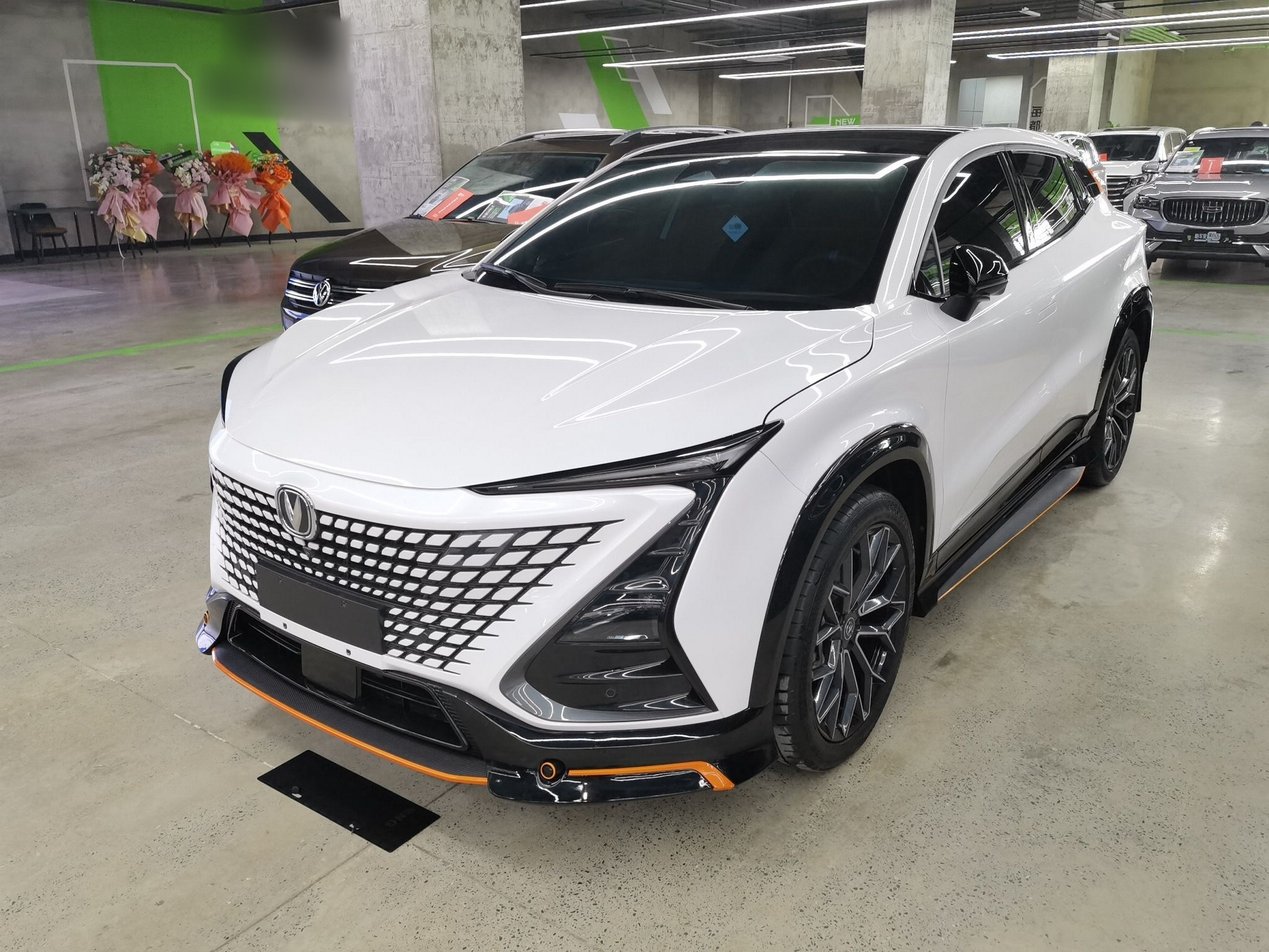 Под передней частью автомобиля