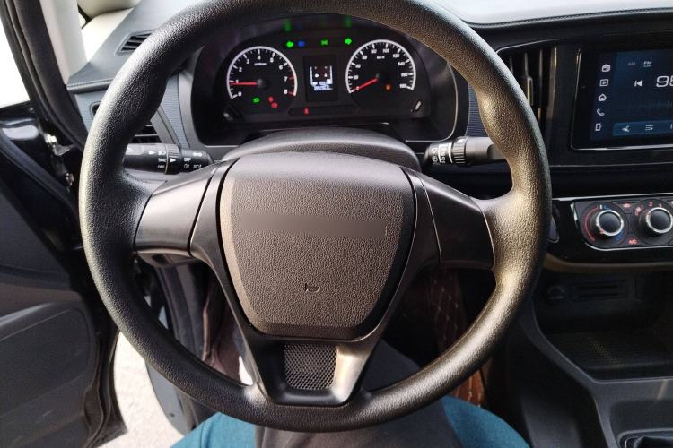 Used FORTHING Lingzhi 2023 M5L 1.6L Base Model 7 Seats
