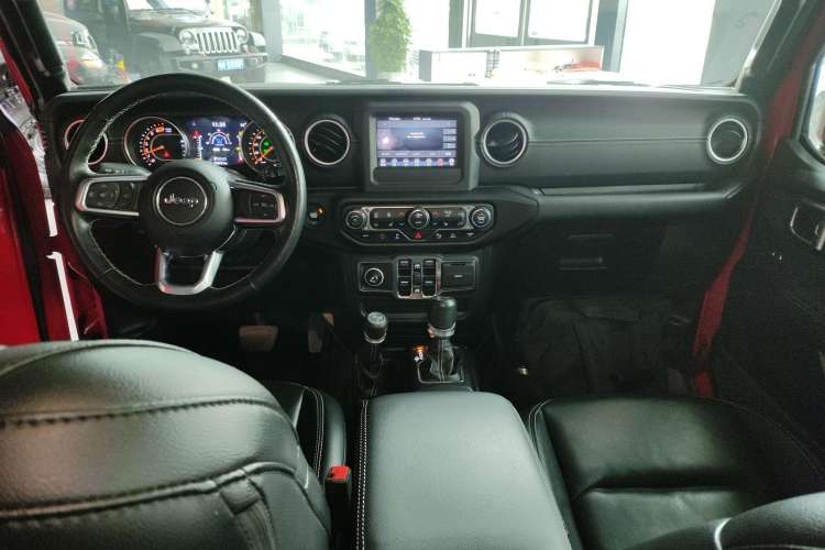 Used  Wrangler 2019 2.0T Sahara 4-Door Version China V Standard
