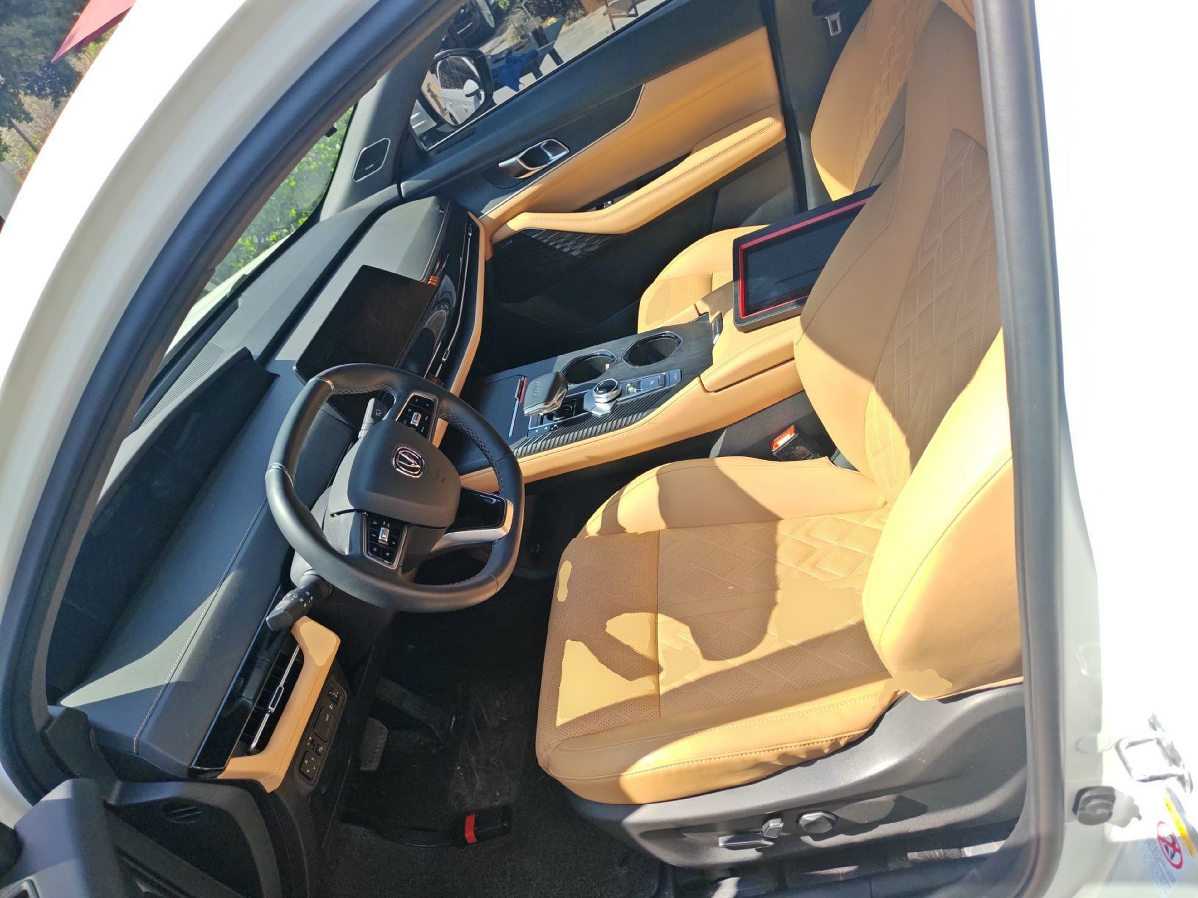 Переднее сиденье в автомобиле