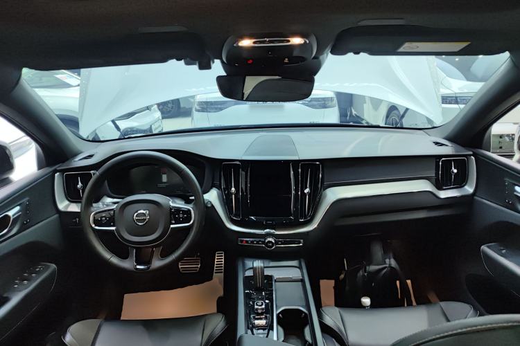 Used Volvo XC60 New Energy 2022 T8 Plug-in Hybrid All-Wheel Drive Zhiyuan Sport Edition
