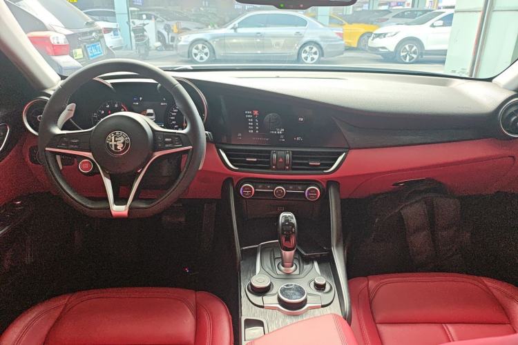 Used Alfa Romeo Giulia 2019 2.0T 280HP Luxury Edition
