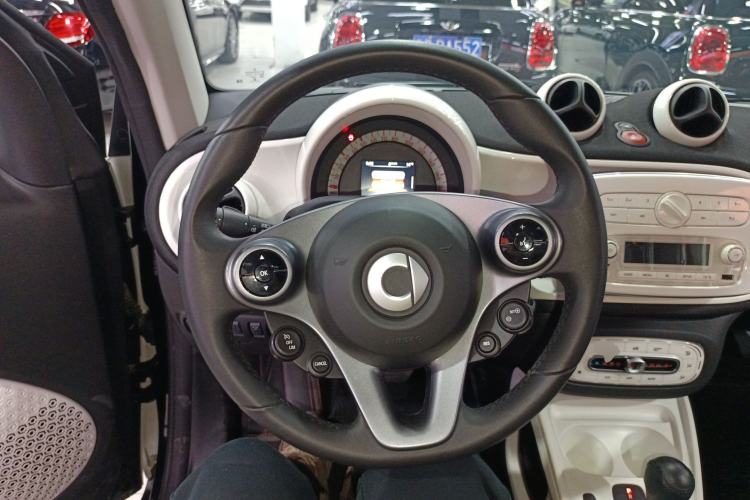 Used  fortwo 2015 1.0L 52 kW Hardtop Passion Edition
