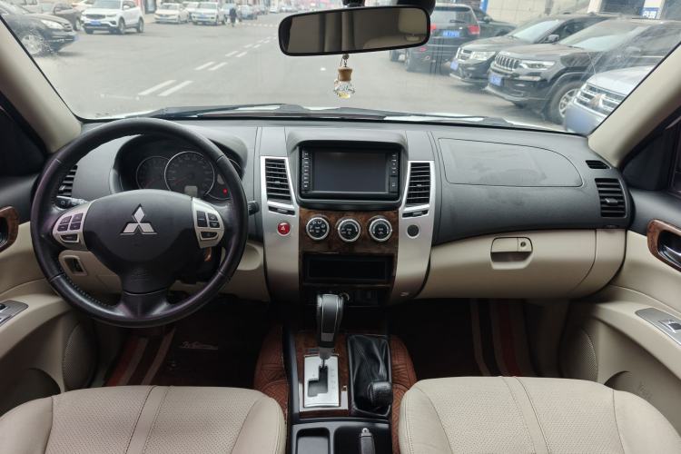 Used Mitsubishi Pajero Sport 2013 3.0L Automatic 4x4 Flagship Edition
