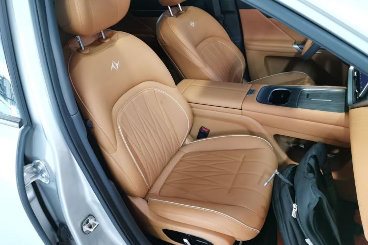 Used  eπ008 2025 210Max Range-Extended Version 5 Seats