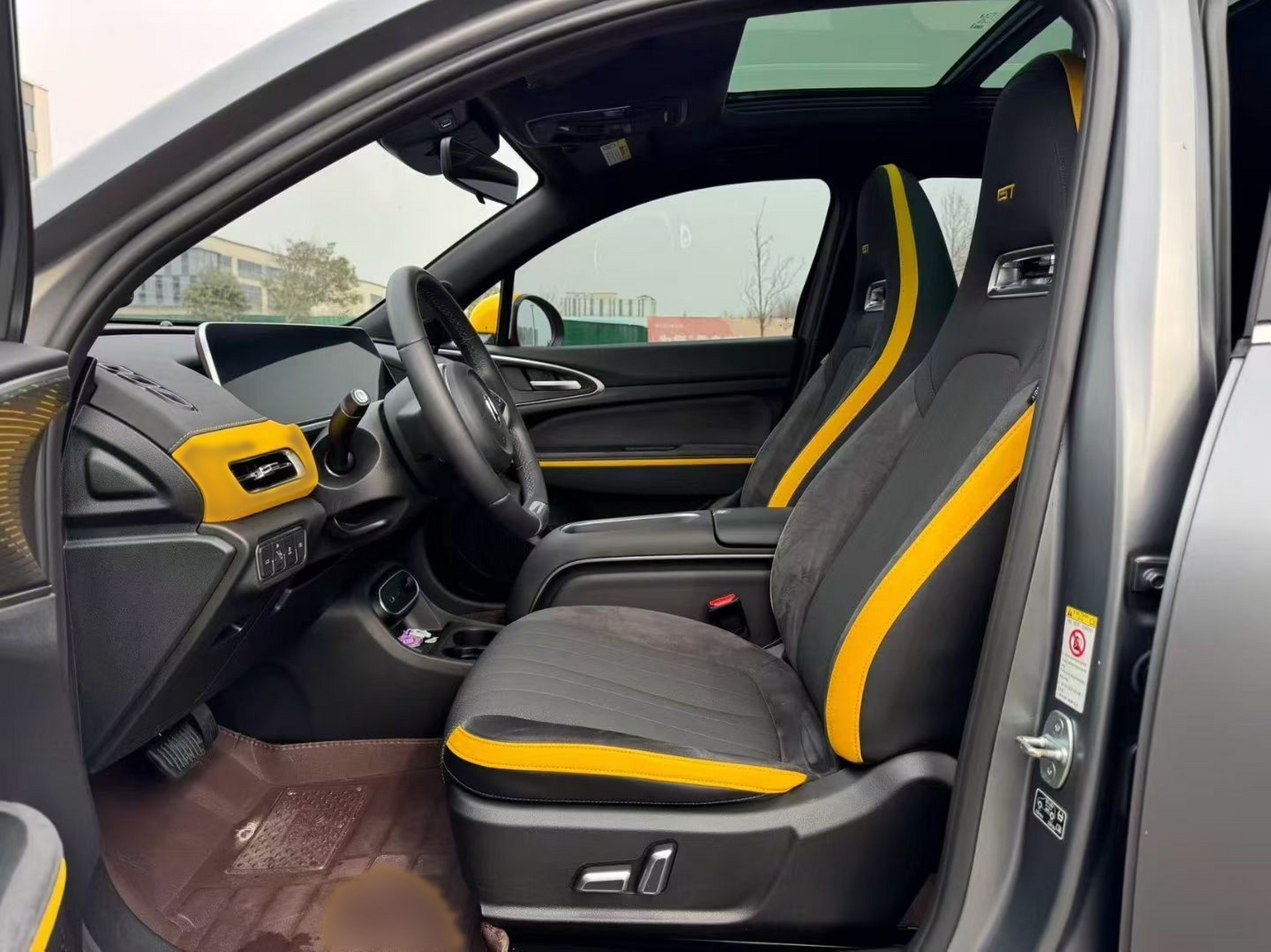 Переднее сиденье в автомобиле