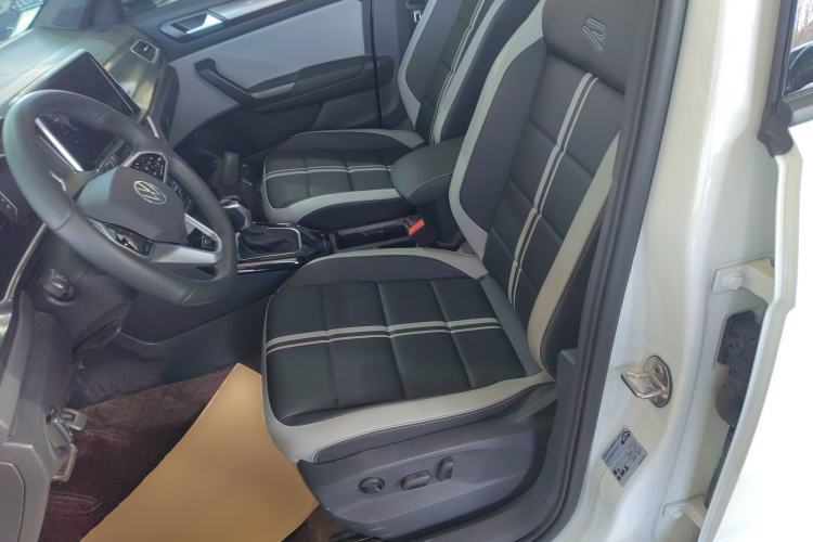 Used Volkswagen T-ROC 2024 300TSI DSG Two-Wheel-Drive Chen Guang Edition
