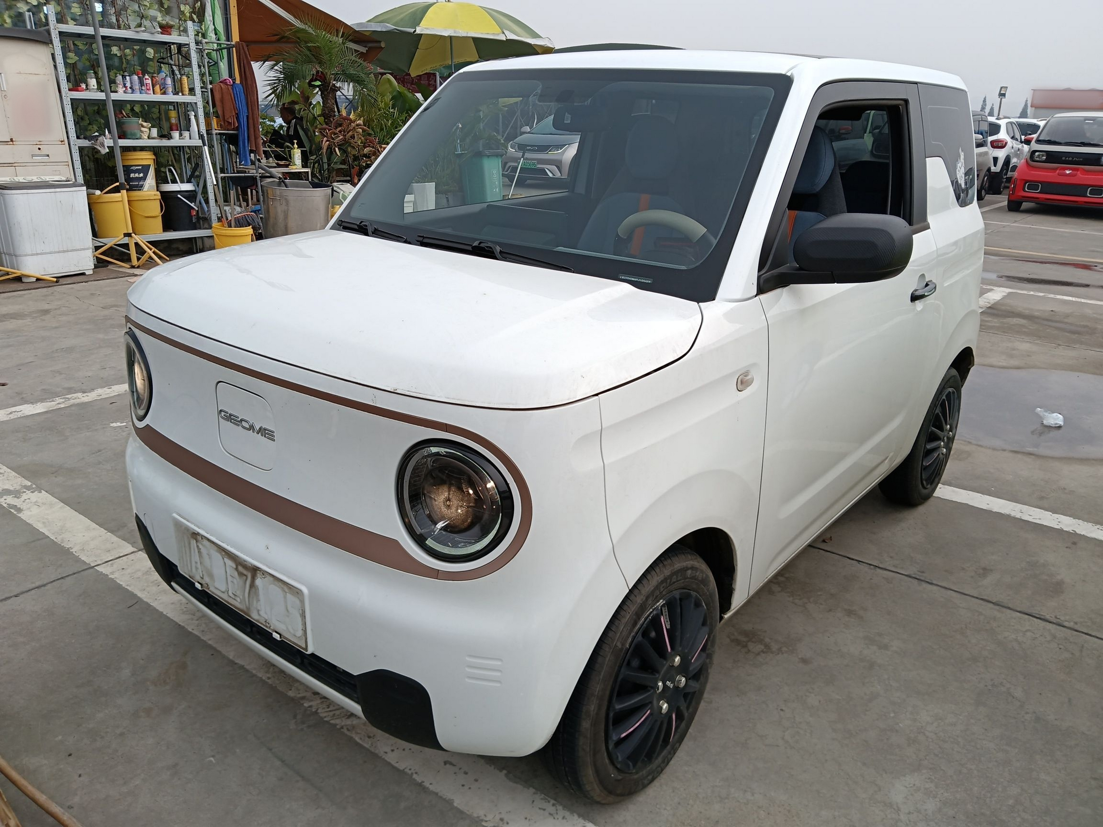 Под передней частью автомобиля