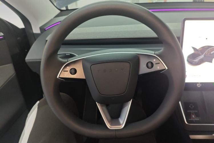 Used Tesla Model Y 2025 Rear-Wheel-Drive Version
