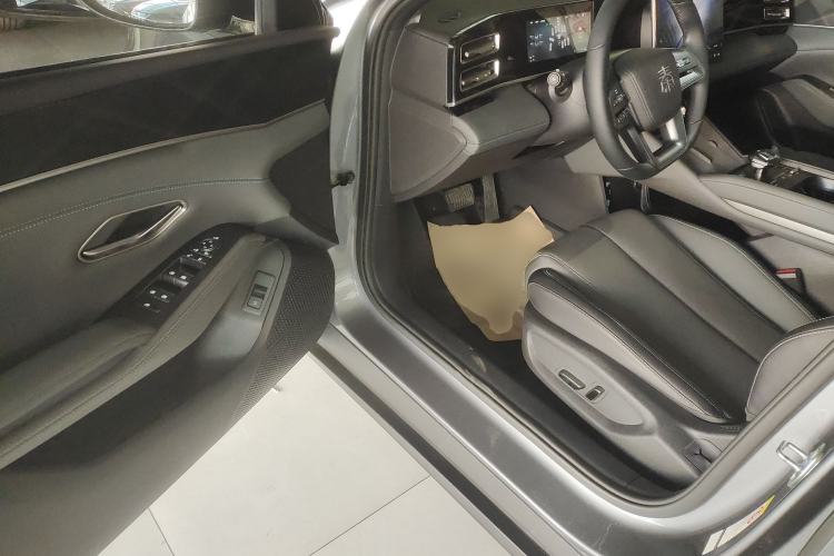 Used BYD Qin L 2025 DM-i Smart Drive 120KM Superior Model