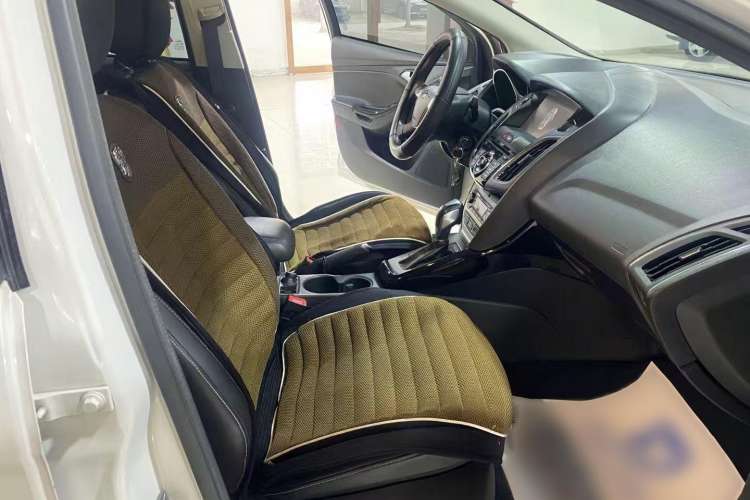 Used Ford Focus 2012 Sedan 1.6L Automatic Fashion Edition
