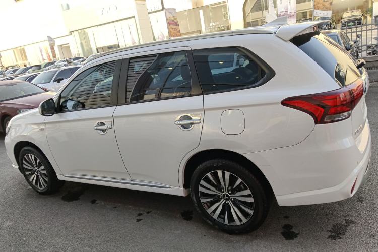 Used Mitsubishi Outlander 2021 Revised Version 2.0L Two-Wheel Drive Comfort Edition 5 Seats
