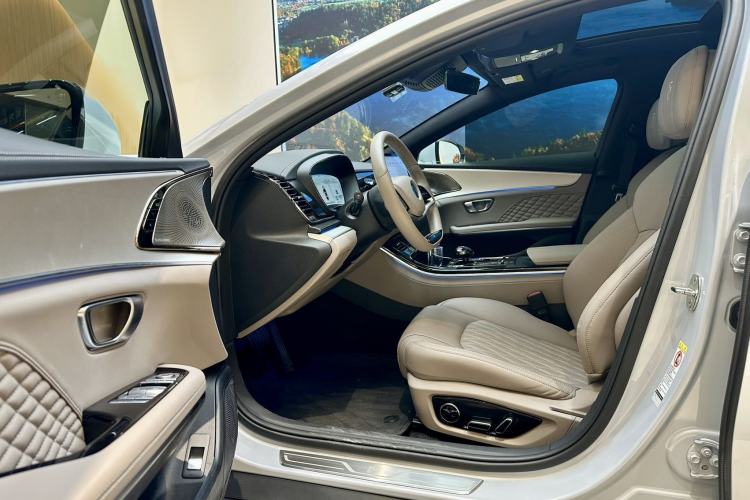 Used BYD Han 2024 EV Glory Edition 605KM Front-Wheel-Drive Premium Model
