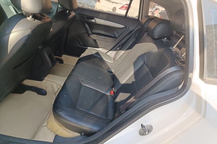 Used Volkswagen Gran Lavida 2013 1.6L Manual Fashion Model