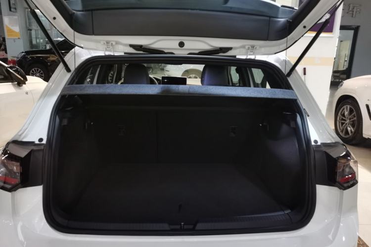 Used Volkswagen Golf 2025 300TSI R-Line
