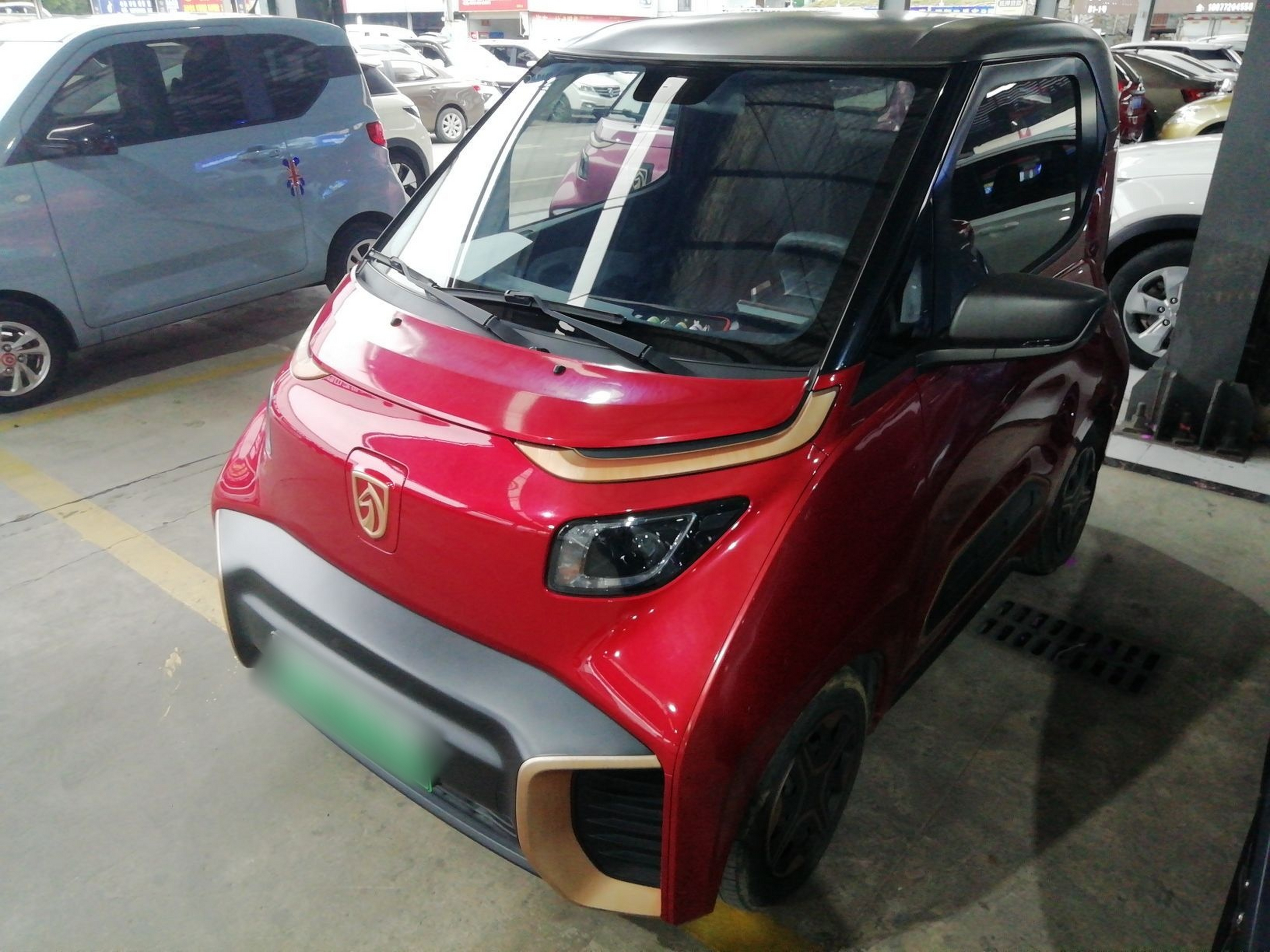 تحت مقدمة السيارة