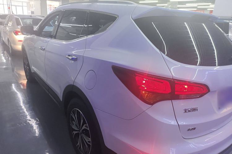 Used Hyundai Santa Fe 2017 2.4L Automatic Two-Wheel Drive Smart Version 5 Seats
