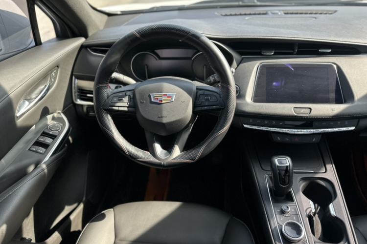 Used Cadillac XT4 2018 28T Two-Wheel-Drive Luxury Model
