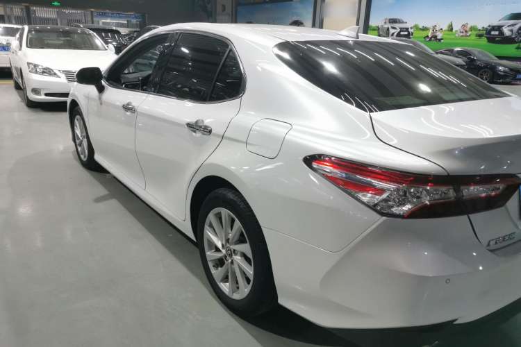 Used Toyota Camry 2021 2.0G Luxury Edition
