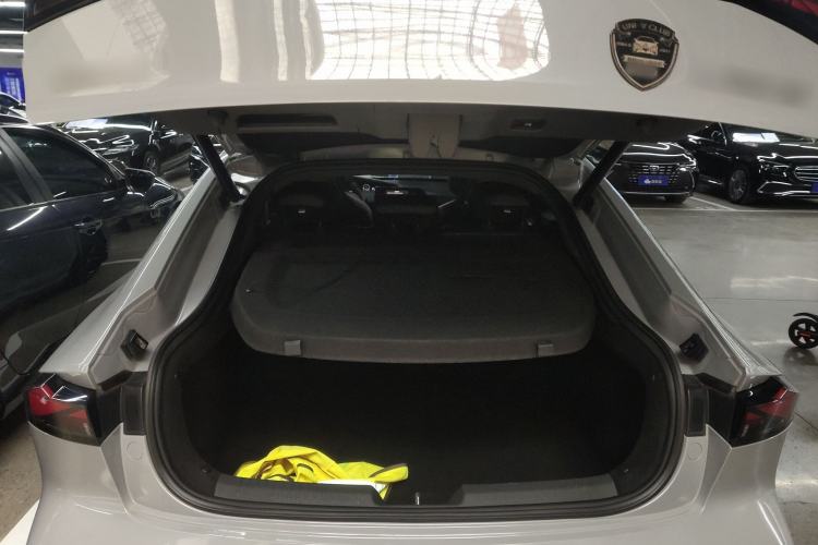 Used Changan UNI-V 2022 1.5T Prestige Version
