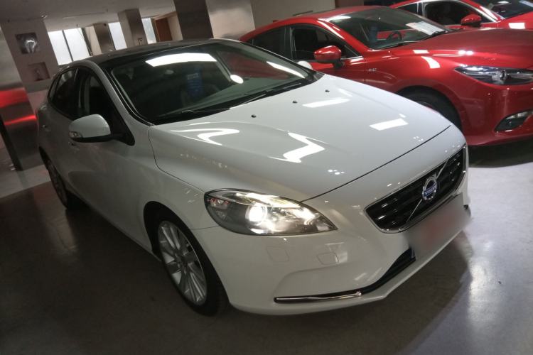 Used Volvo V40 2015 1.6T Zhiyi Edition
