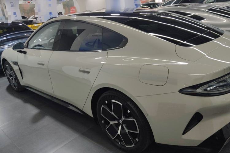 Used  SU7 2024 Rear-Drive Ultra-Long Range Advanced Pro-Level Intelligent Driving Version
