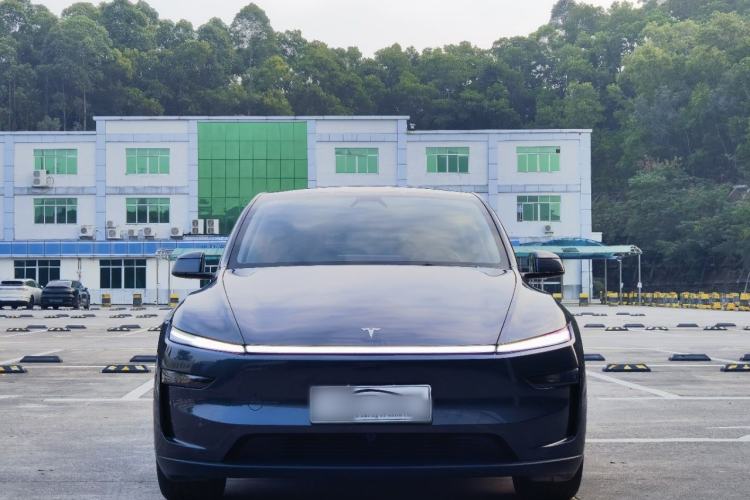 Used Tesla Model Y 2025 Long-Range All-Wheel-Drive Version