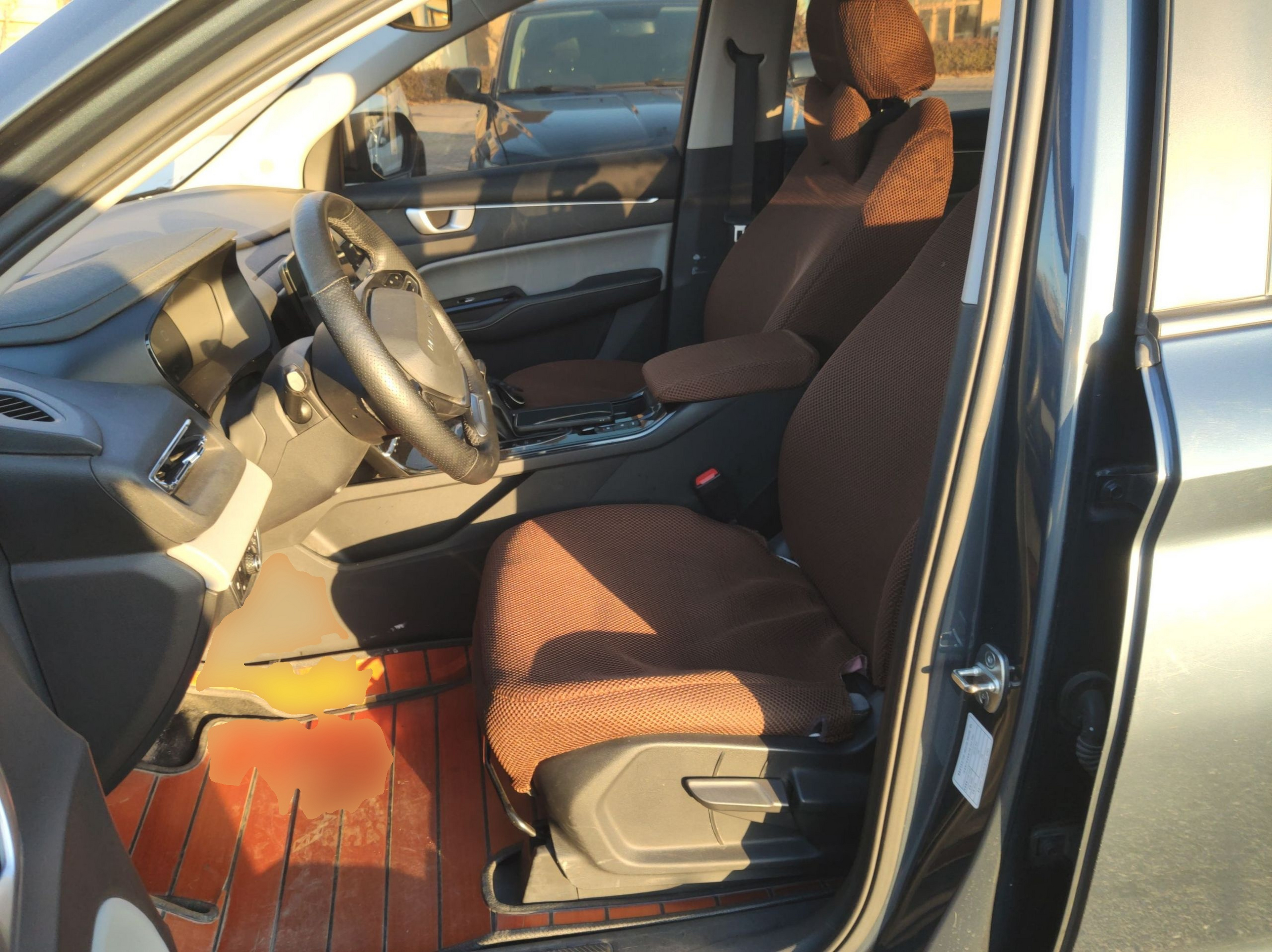 المقاعد الأمامية داخل السيارة