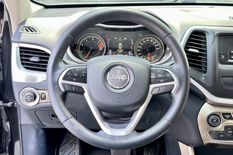 Used  Cherokee 2016 2.4L Leading Edition
