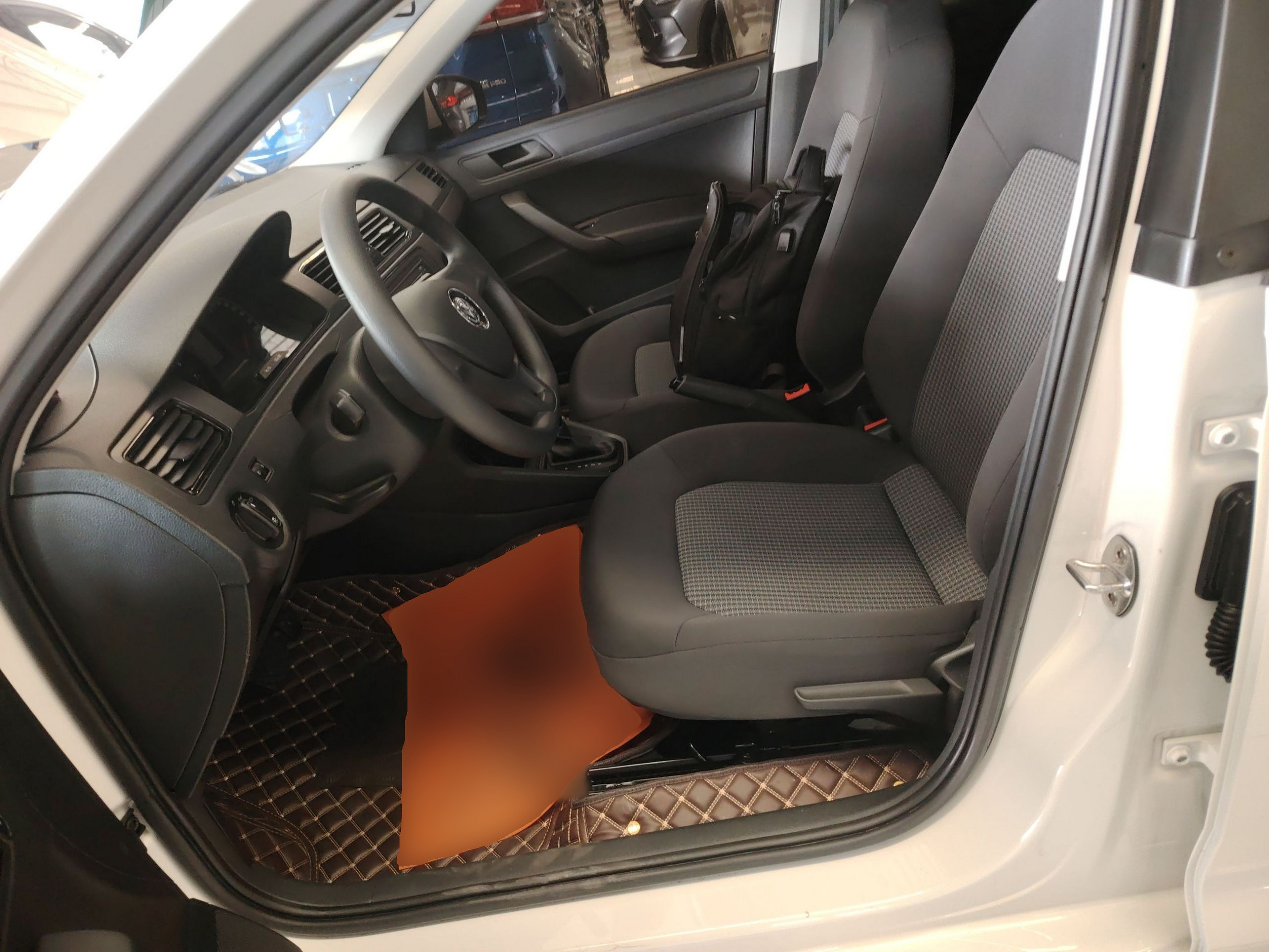 Переднее сиденье в автомобиле