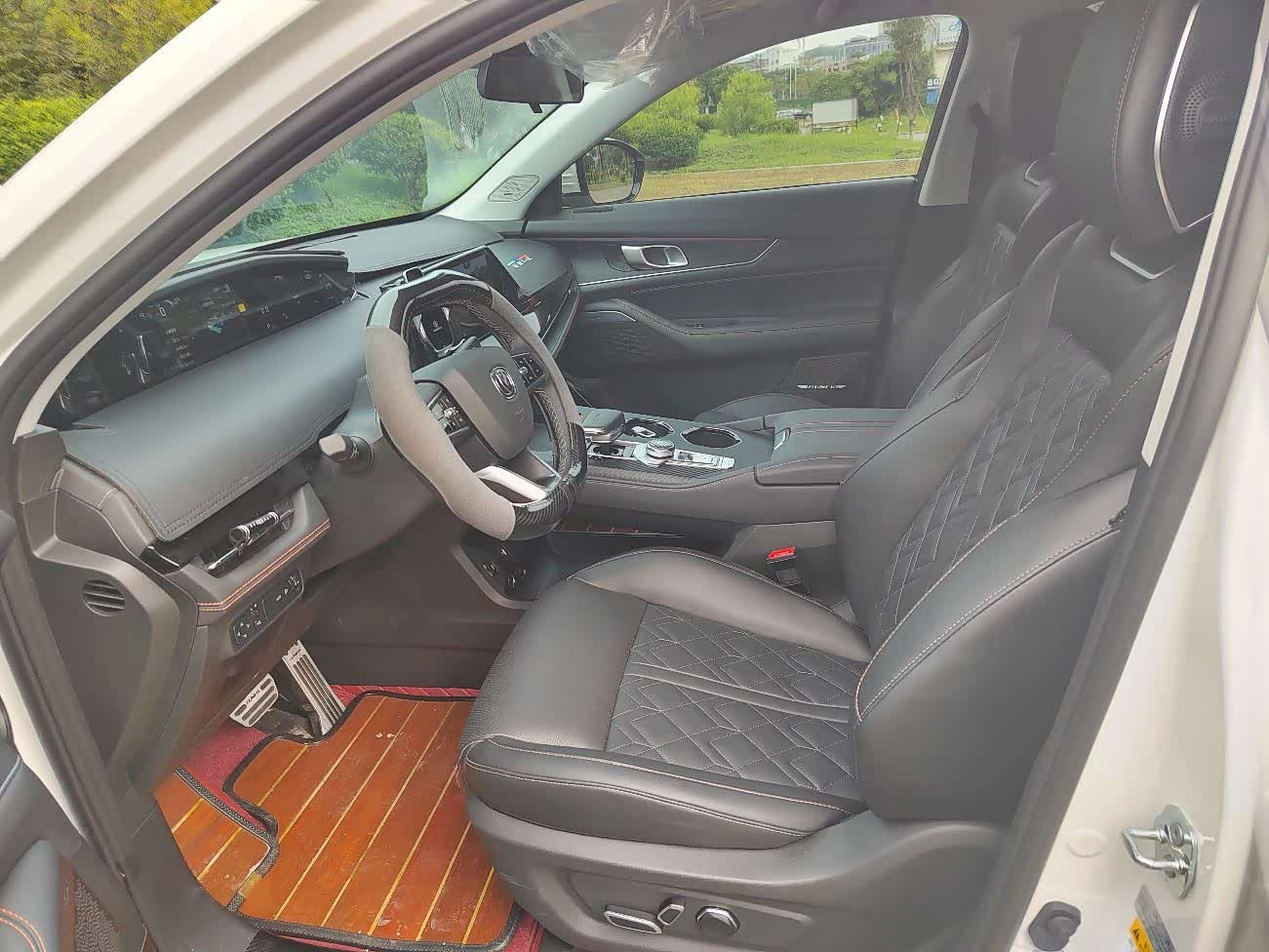 Переднее сиденье в автомобиле