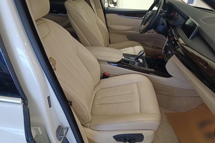 Used BMW X5 2014 xDrive35i Gasoline 7-seater U.S. specification model
